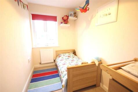 Bright and cozy single bedroom featuring a colo...