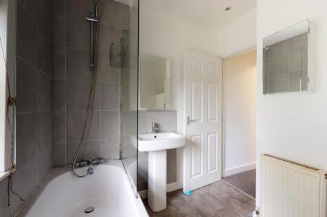 Bright and modern bathroom suite featuring a fu...
