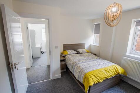 A cozy double bedroom featuring a comfortable b...