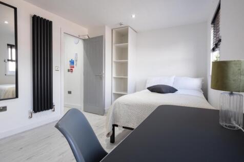 This inviting double bedroom features a comfort...