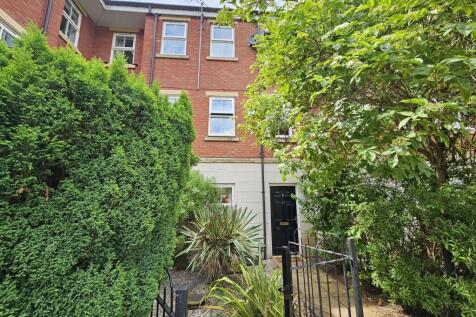 Charming front view of a traditional red-brick ...