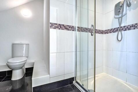 Bright and modern bathroom suite featuring a sp...