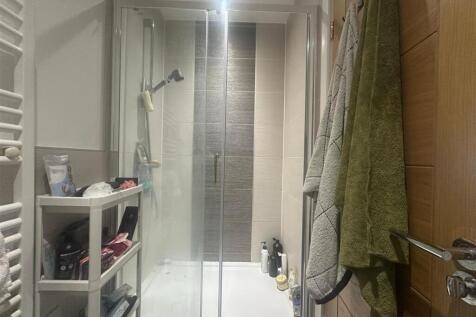 Bright and modern bathroom suite featuring a sp...