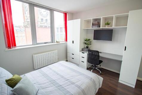 Bright double bedroom with a comfortable bed, b...