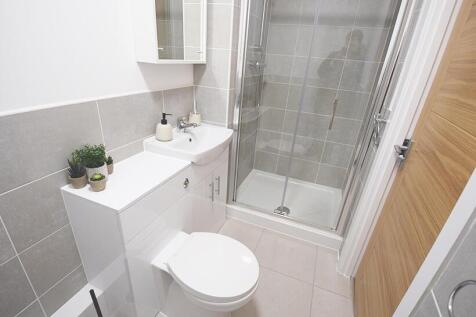 A modern, well-maintained bathroom suite featur...