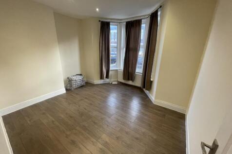 A spacious and well-lit large double bedroom, p...
