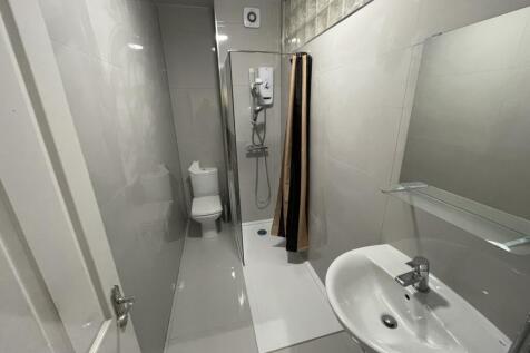 A modern and impeccably clean bathroom featurin...