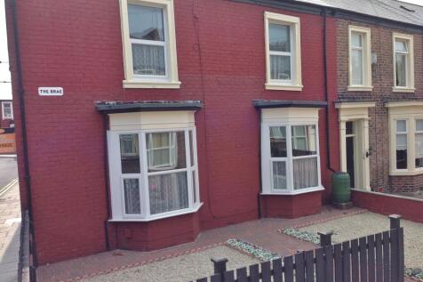 Well-maintained terraced house exterior featuri...