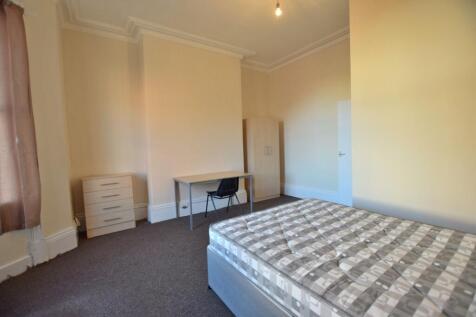 A bright and tidy double bedroom featuring a co...