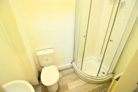 Bright and functional bathroom featuring a corn...