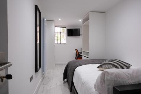 A beautifully designed double bedroom featuring...