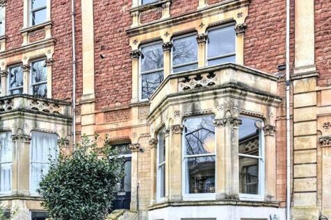 Attractive traditional terraced house with a ch...