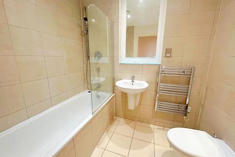 Bright and well-maintained bathroom suite featu...