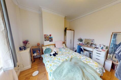 A cozy single bedroom featuring a comfortable s...