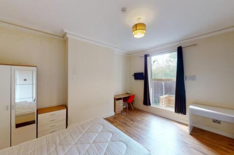 A bright and tidy double bedroom featuring a la...