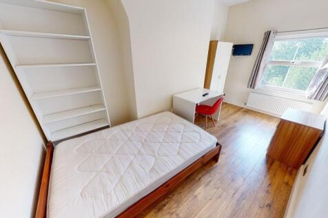Bright and tidy single bedroom featuring a larg...