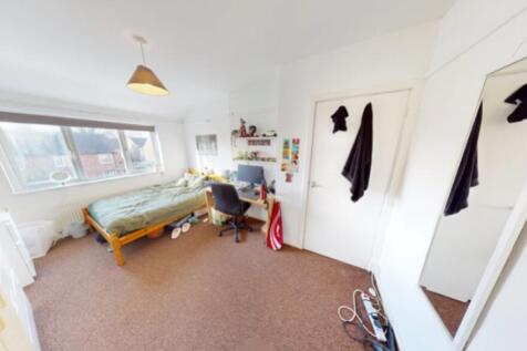A spacious and bright large double bedroom, per...