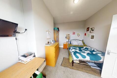A bright and tidy single bedroom featuring a co...