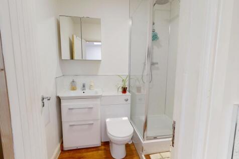 A modern and well-maintained bathroom suite fea...