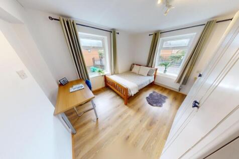 Bright and airy single bedroom featuring light ...