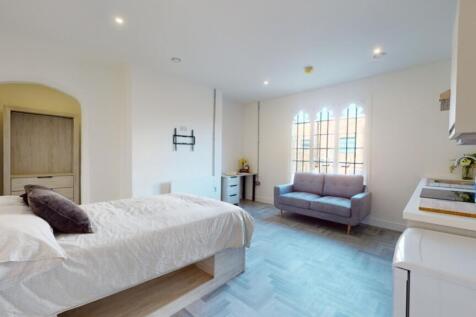 A spacious and well-lit large double bedroom wi...