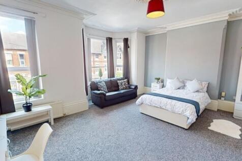 A spacious and bright large double bedroom, per...