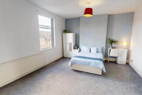 A spacious and bright large double bedroom, per...