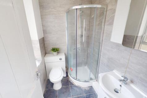 A spacious and well-maintained large bathroom f...