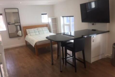A spacious and inviting large double bedroom fe...