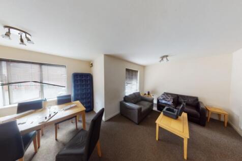 A spacious and inviting large modern living roo...