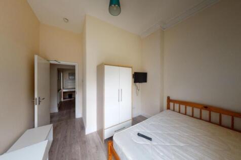 A bright and tidy single bedroom featuring a wo...