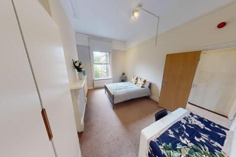 Bright and tidy double bedroom featuring a comf...