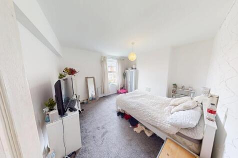 A bright and airy double bedroom featuring a co...