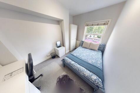 A bright and tidy double bedroom featuring a co...