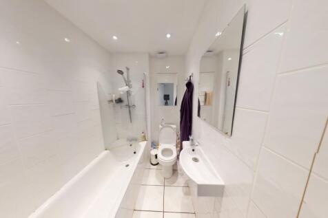 Bright and modern bathroom suite featuring a fu...