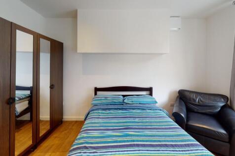A cozy double bedroom featuring a comfortable d...