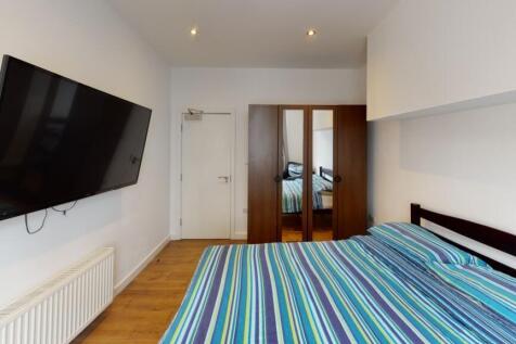 Bright and tidy double bedroom featuring a comf...