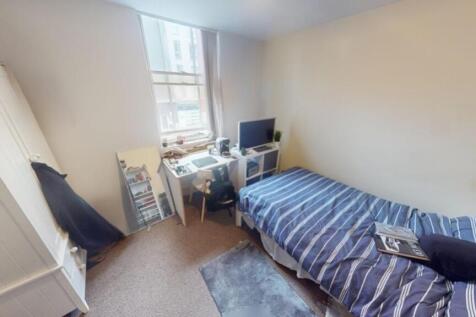 Cozy and neatly arranged bedroom featuring a si...