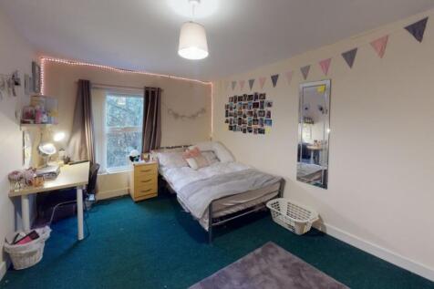 A cozy double bedroom featuring a comfortable d...