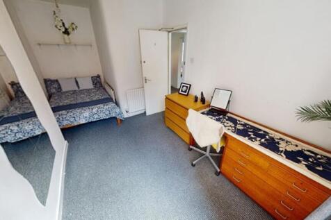 A bright and inviting double bedroom featuring ...