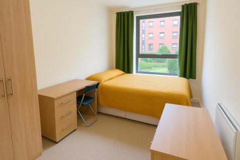 A tidy and bright single bedroom featuring a co...
