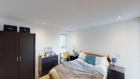 A cozy double bedroom featuring a comfortable d...