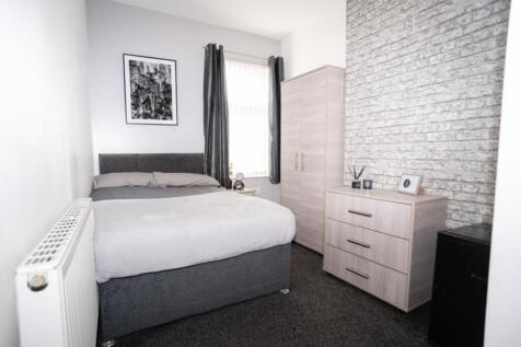 This charming double bedroom offers a cozy retr...