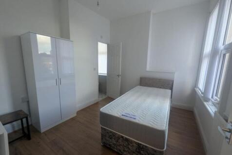 Bright and inviting double bedroom featuring sl...