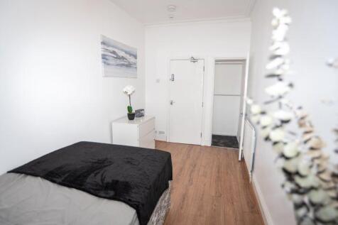 Bright and tidy single bedroom featuring clean ...