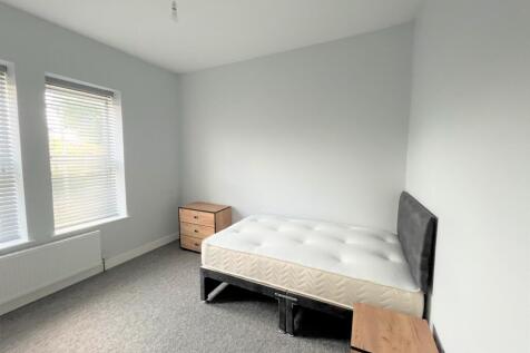 A bright and spacious double bedroom with ample...