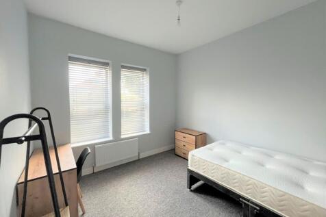 A bright and spacious double bedroom with moder...