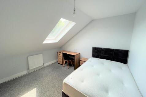 A bright and tidy double bedroom featuring a sp...
