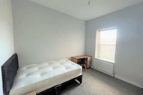 A spacious and well-lit double bedroom featurin...