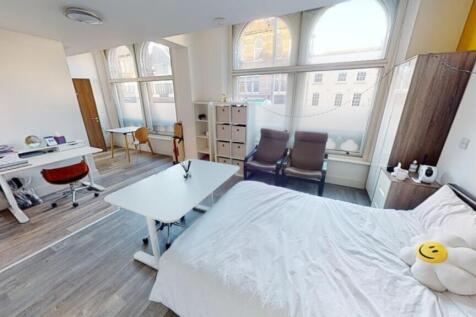 Bright and spacious double bedroom featuring la...